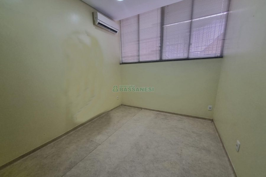 Loja com 560m², no bairro Lourdes em Caxias do Sul para Alugar