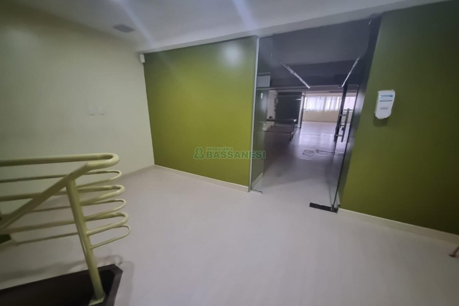 Loja com 560m², no bairro Lourdes em Caxias do Sul para Alugar