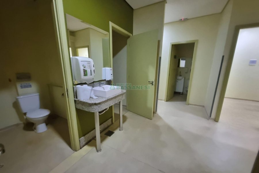 Loja com 560m², no bairro Lourdes em Caxias do Sul para Alugar