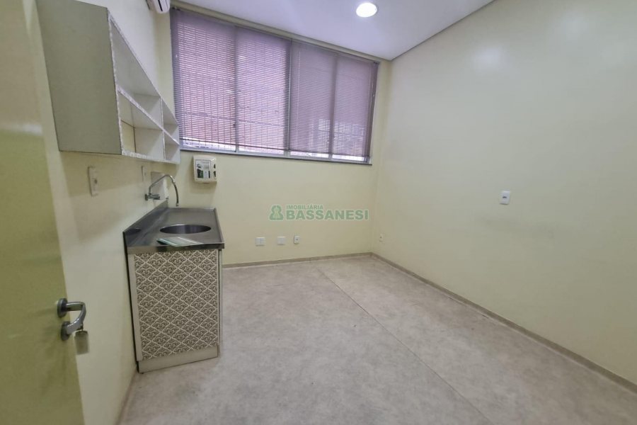 Loja com 560m², no bairro Lourdes em Caxias do Sul para Alugar