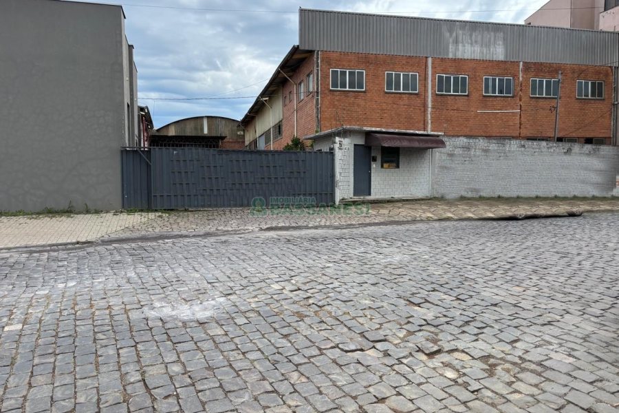 Pavilhão com 1000m², no bairro Sagrada Família em Caxias do Sul para Alugar