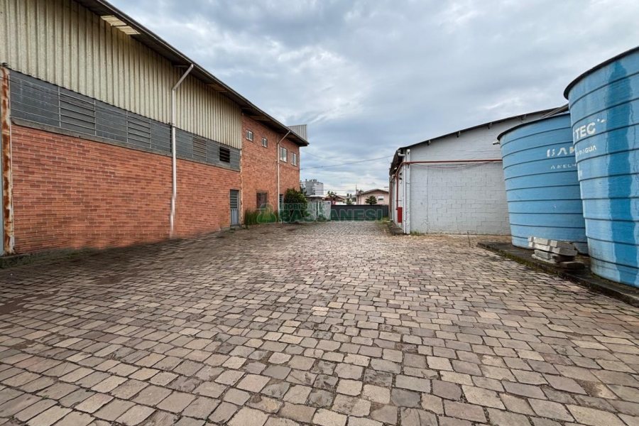 Pavilhão com 1000m², no bairro Sagrada Família em Caxias do Sul para Alugar
