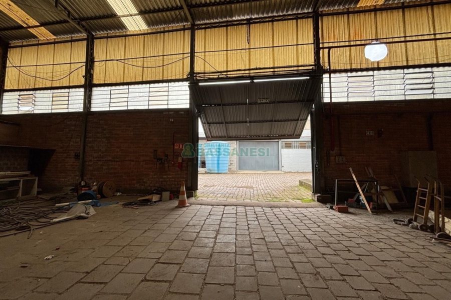 Pavilhão com 1000m², no bairro Sagrada Família em Caxias do Sul para Alugar