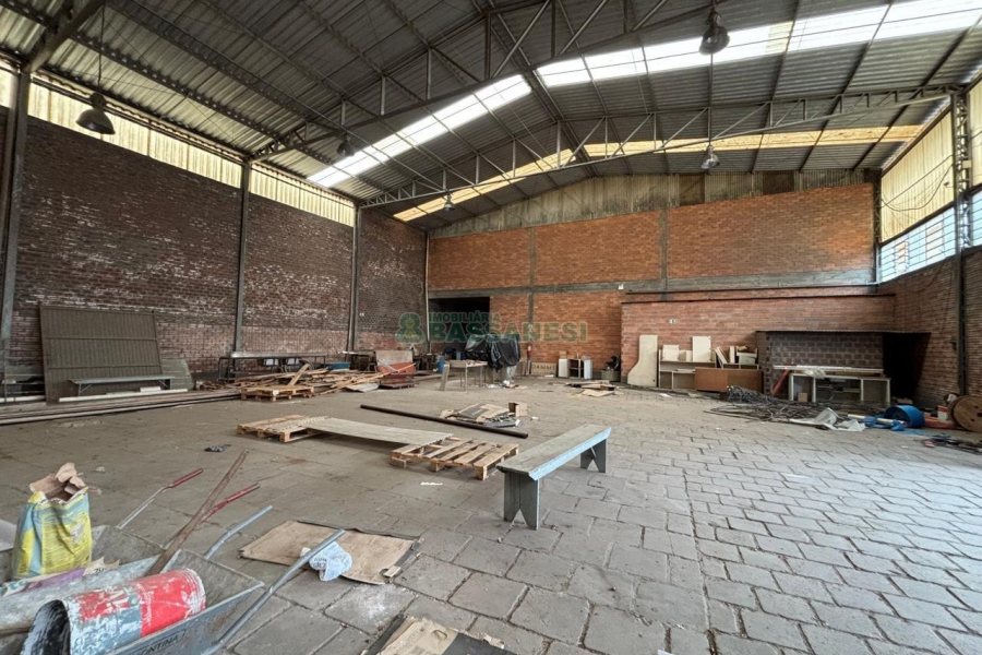 Pavilhão com 1000m², no bairro Sagrada Família em Caxias do Sul para Alugar