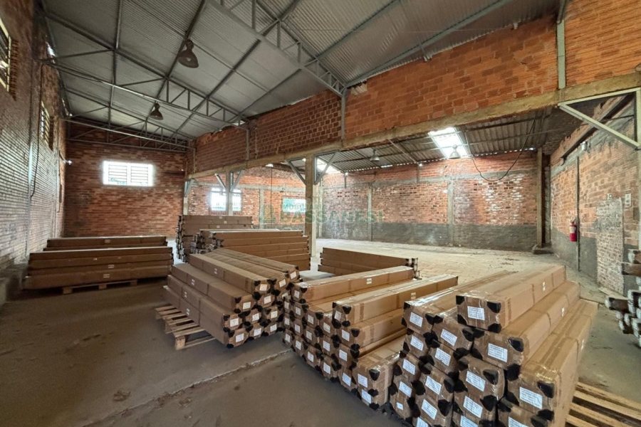 Pavilhão com 1000m², no bairro Sagrada Família em Caxias do Sul para Alugar