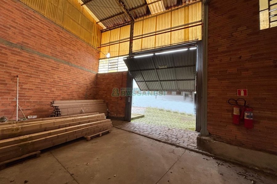 Pavilhão com 1000m², no bairro Sagrada Família em Caxias do Sul para Alugar