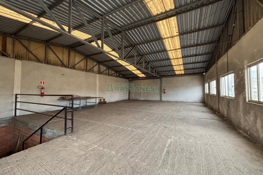 Pavilhão com 1000m², no bairro Sagrada Família em Caxias do Sul para Alugar