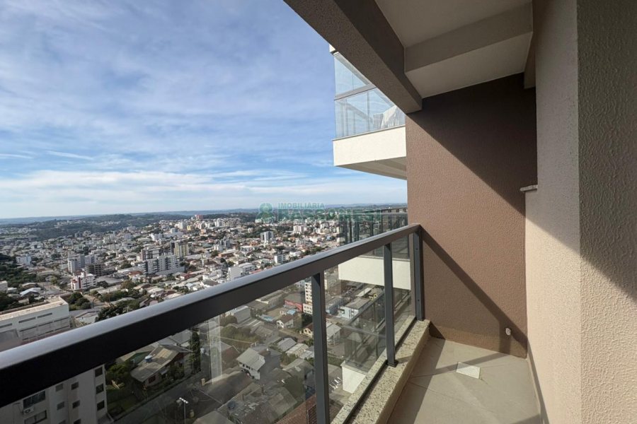 Apartamento com 130m², 3 dormitórios, 2 vagas, no bairro Petrópolis em Caxias do Sul para Alugar