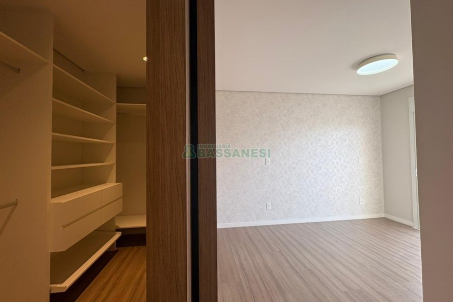 Apartamento com 130m², 3 dormitórios, 2 vagas, no bairro Petrópolis em Caxias do Sul para Alugar