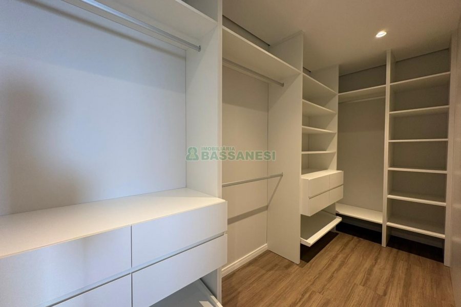 Apartamento com 130m², 3 dormitórios, 2 vagas, no bairro Petrópolis em Caxias do Sul para Alugar