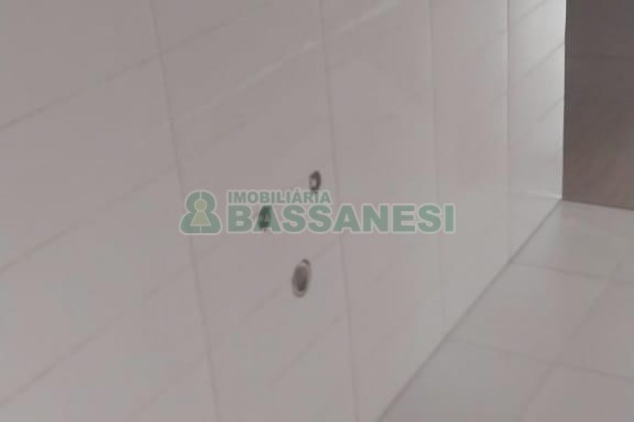 Apartamento com 55m², 2 dormitórios, 1 vaga, no bairro Nossa Senhora da Saúde em Caxias do Sul para Alugar