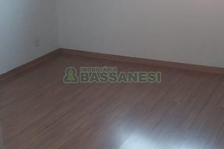Apartamento com 55m², 2 dormitórios, 1 vaga, no bairro Nossa Senhora da Saúde em Caxias do Sul para Alugar