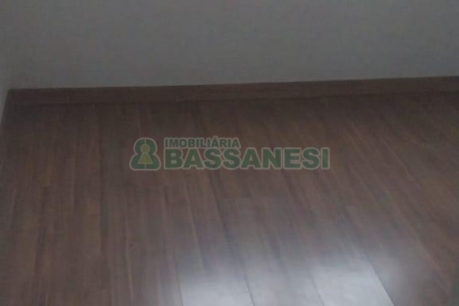 Apartamento com 55m², 2 dormitórios, 1 vaga, no bairro Nossa Senhora da Saúde em Caxias do Sul para Alugar