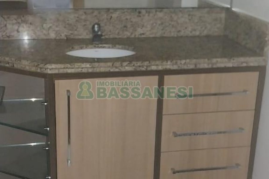 Apartamento com 55m², 2 dormitórios, 1 vaga, no bairro Nossa Senhora da Saúde em Caxias do Sul para Alugar