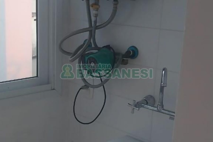 Apartamento com 55m², 2 dormitórios, 1 vaga, no bairro Nossa Senhora da Saúde em Caxias do Sul para Alugar