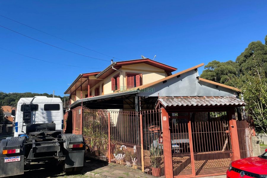 Casa com 350m², 6 dormitórios, 3 vagas, no bairro Cidade Nova em Caxias do Sul para Comprar