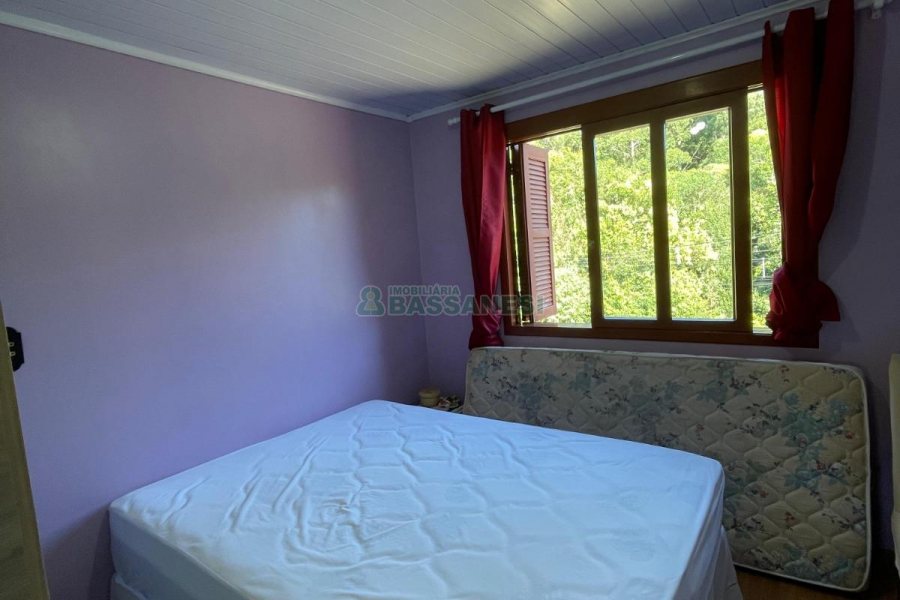 Casa com 350m², 6 dormitórios, 3 vagas, no bairro Cidade Nova em Caxias do Sul para Comprar