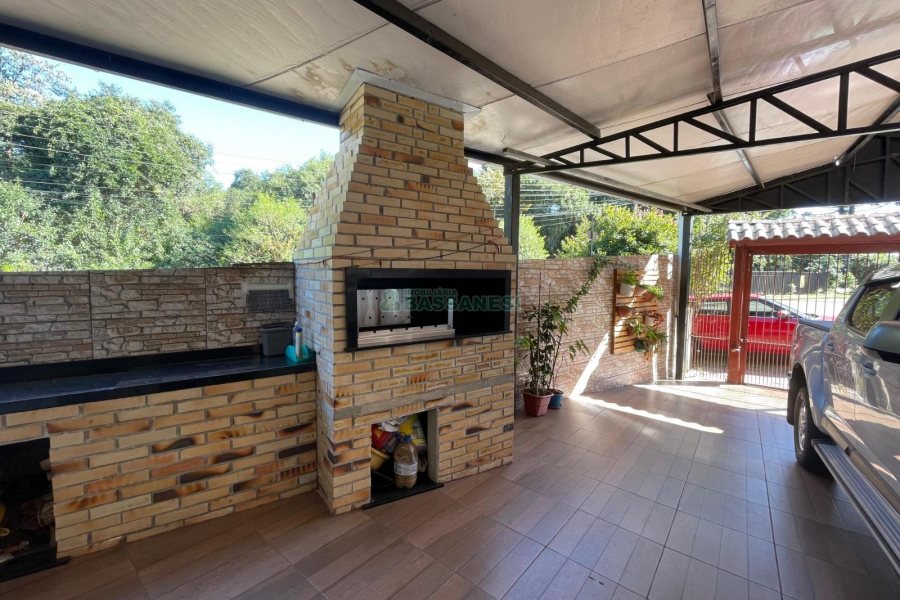 Casa com 350m², 6 dormitórios, 3 vagas, no bairro Cidade Nova em Caxias do Sul para Comprar