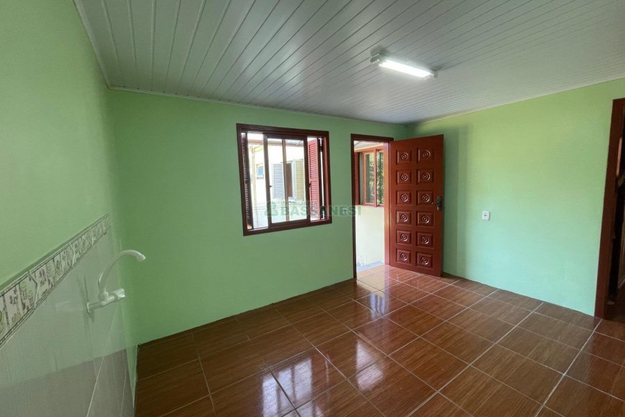 Casa com 350m², 6 dormitórios, 3 vagas, no bairro Cidade Nova em Caxias do Sul para Comprar