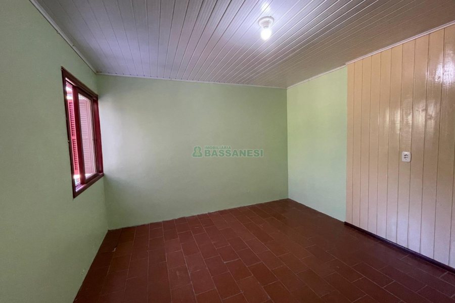 Casa com 350m², 6 dormitórios, 3 vagas, no bairro Cidade Nova em Caxias do Sul para Comprar