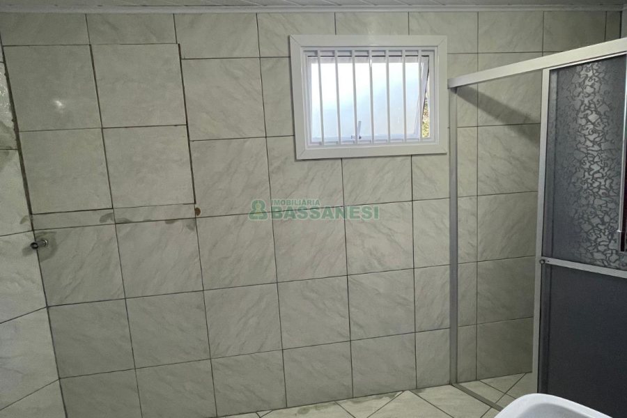 Casa com 350m², 6 dormitórios, 3 vagas, no bairro Cidade Nova em Caxias do Sul para Comprar