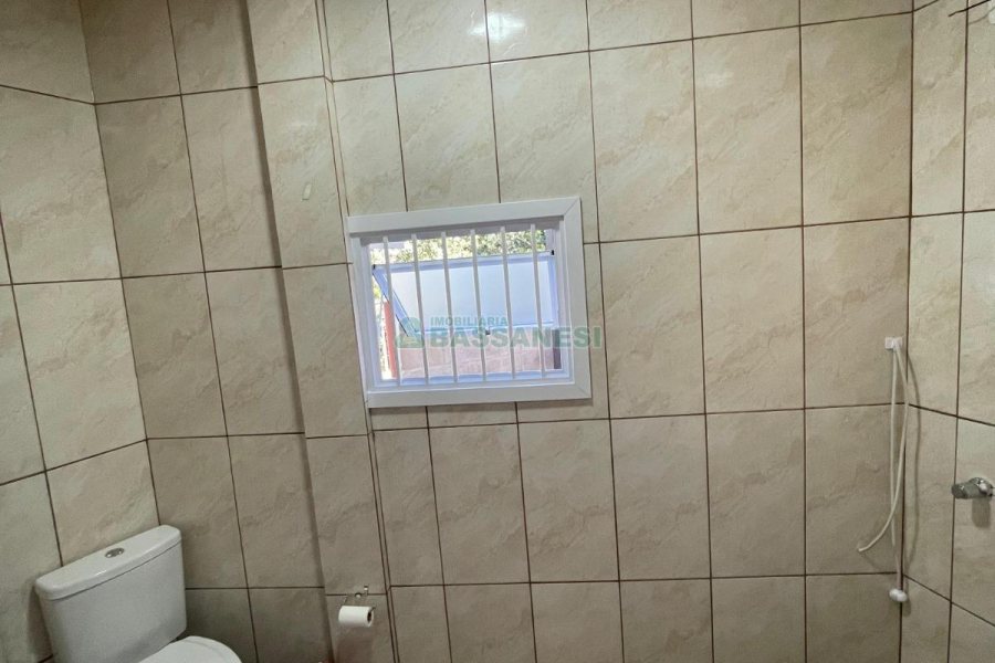 Casa com 350m², 6 dormitórios, 3 vagas, no bairro Cidade Nova em Caxias do Sul para Comprar