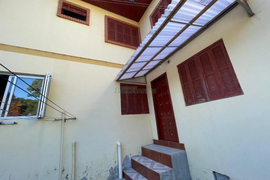Casa com 350m², 6 dormitórios, 3 vagas, no bairro Cidade Nova em Caxias do Sul para Comprar
