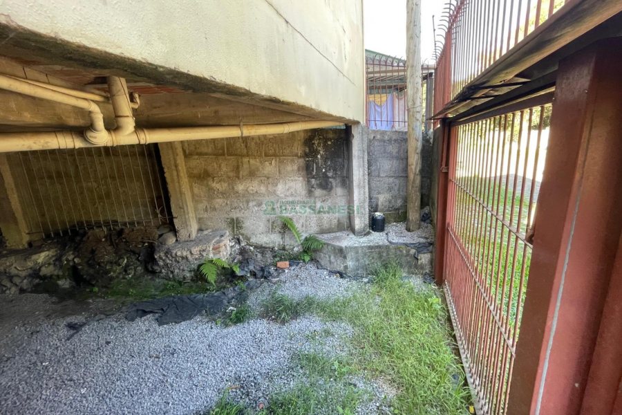 Casa com 350m², 6 dormitórios, 3 vagas, no bairro Cidade Nova em Caxias do Sul para Comprar
