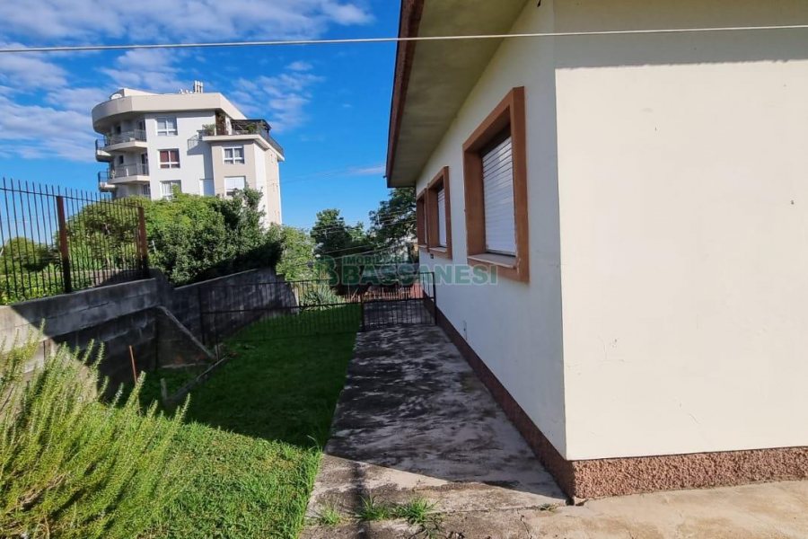 Casa com 160m², 3 dormitórios, 4 vagas, no bairro Nossa Senhora de Lourdes em Caxias do Sul para Comprar