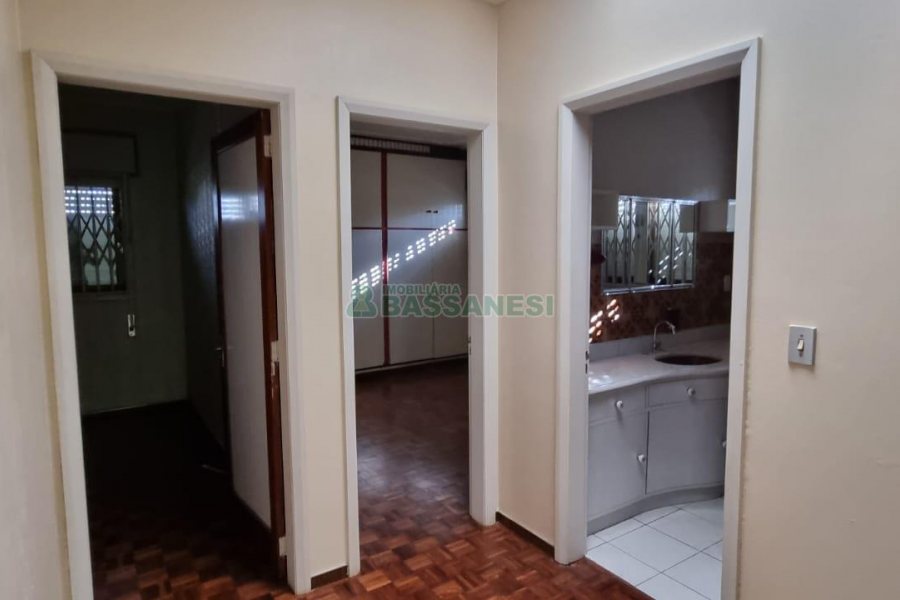 Casa com 160m², 3 dormitórios, 4 vagas, no bairro Nossa Senhora de Lourdes em Caxias do Sul para Comprar
