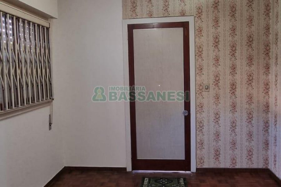 Casa com 160m², 3 dormitórios, 4 vagas, no bairro Nossa Senhora de Lourdes em Caxias do Sul para Comprar