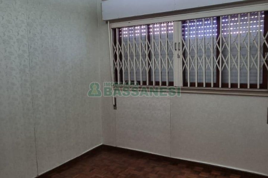 Casa com 160m², 3 dormitórios, 4 vagas, no bairro Nossa Senhora de Lourdes em Caxias do Sul para Comprar