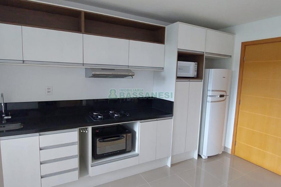 Apartamento com 70m², 3 dormitórios, 1 vaga, no bairro Madureira em Caxias do Sul para Alugar