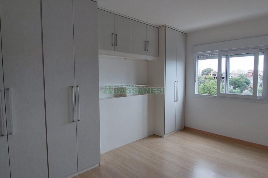 Apartamento com 70m², 3 dormitórios, 1 vaga, no bairro Madureira em Caxias do Sul para Alugar