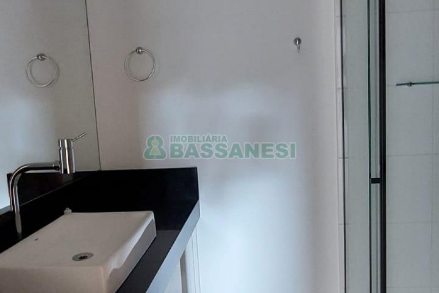 Apartamento com 70m², 3 dormitórios, 1 vaga, no bairro Madureira em Caxias do Sul para Alugar