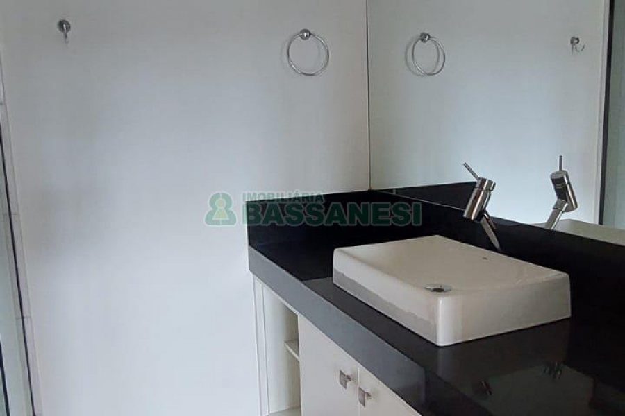 Apartamento com 70m², 3 dormitórios, 1 vaga, no bairro Madureira em Caxias do Sul para Alugar