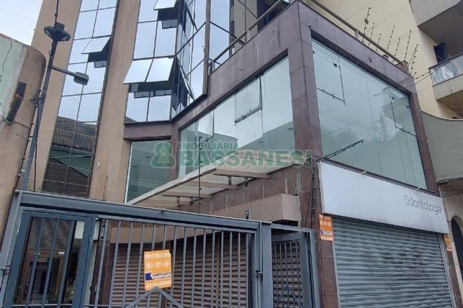 Sala, no bairro São Pelegrino em Caxias do Sul para Alugar ou Comprar