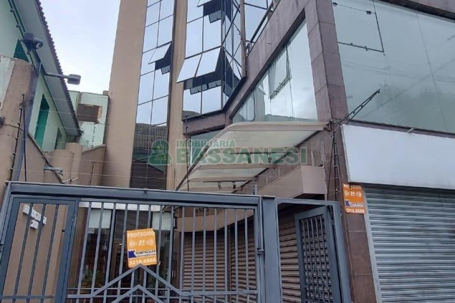 Sala, no bairro São Pelegrino em Caxias do Sul para Alugar ou Comprar