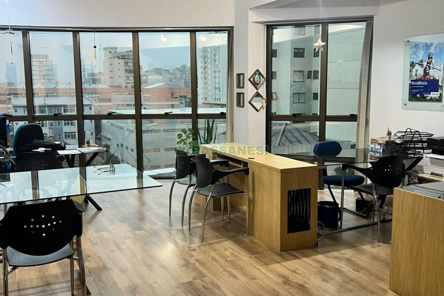 Sala, no bairro São Pelegrino em Caxias do Sul para Alugar ou Comprar