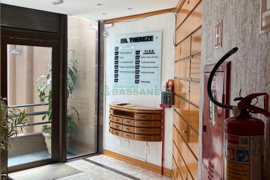 Sala, no bairro São Pelegrino em Caxias do Sul para Alugar ou Comprar