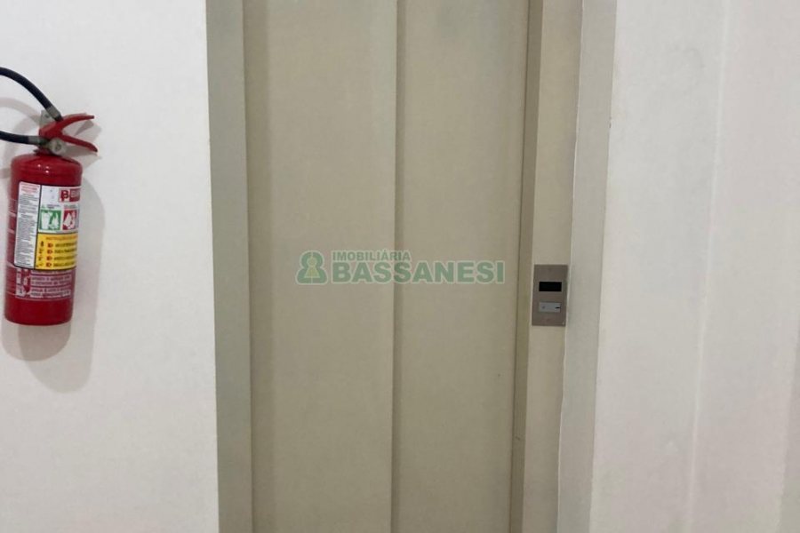 Sala, no bairro São Pelegrino em Caxias do Sul para Alugar ou Comprar