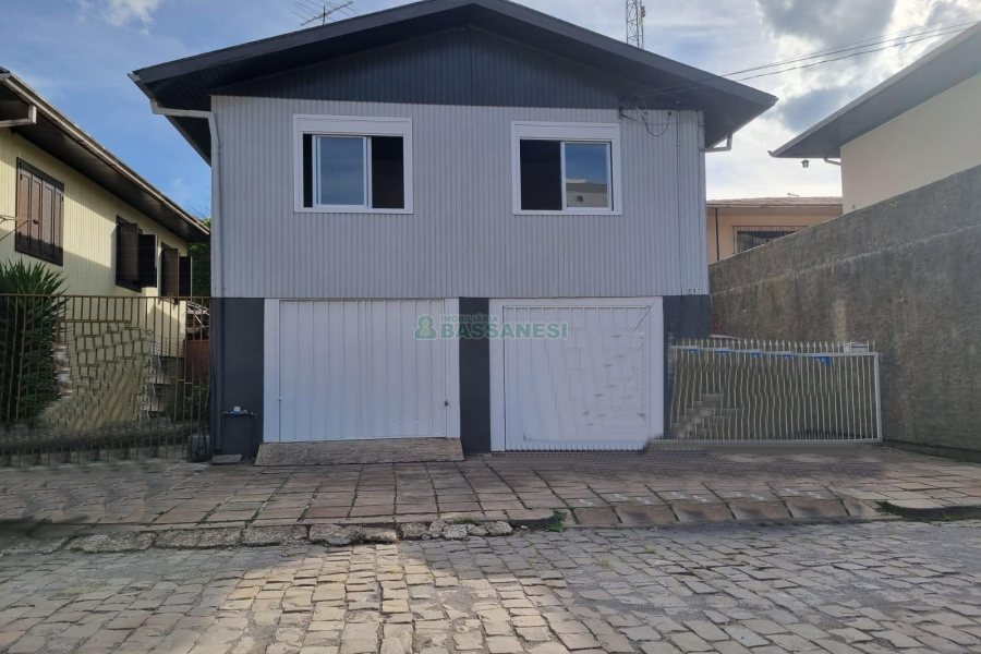 Casa Mobiliada com 157m², 3 dormitórios, 3 vagas, no bairro Bela Vista em Caxias do Sul para Alugar