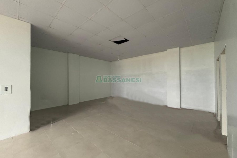 Loja com 100m², no bairro Charqueadas em Caxias do Sul para Alugar