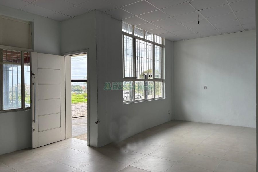 Loja com 100m², no bairro Charqueadas em Caxias do Sul para Alugar