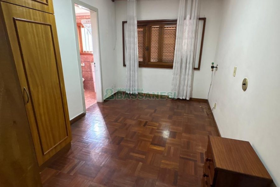 Apartamento com 110m², 3 dormitórios, 2 vagas, no bairro Pio X em Caxias do Sul para Alugar