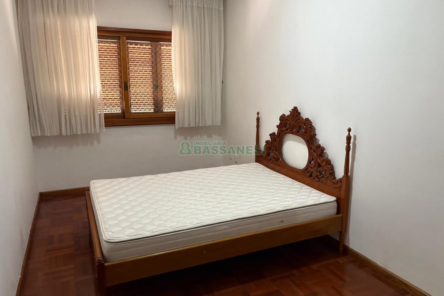 Apartamento com 110m², 3 dormitórios, 2 vagas, no bairro Pio X em Caxias do Sul para Alugar
