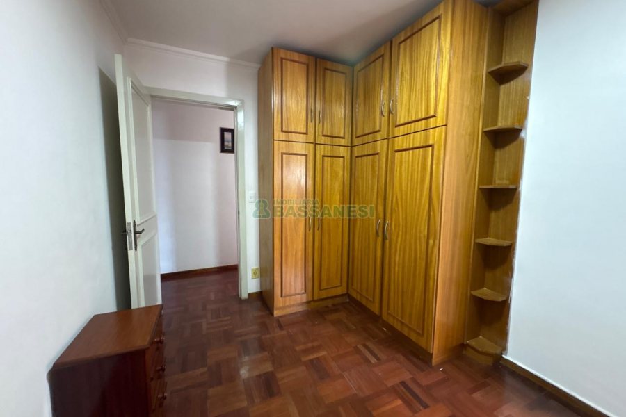 Apartamento com 110m², 3 dormitórios, 2 vagas, no bairro Pio X em Caxias do Sul para Alugar