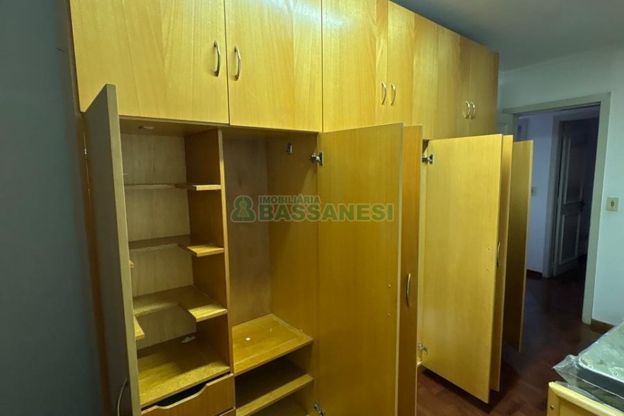 Apartamento com 110m², 3 dormitórios, 2 vagas, no bairro Pio X em Caxias do Sul para Alugar