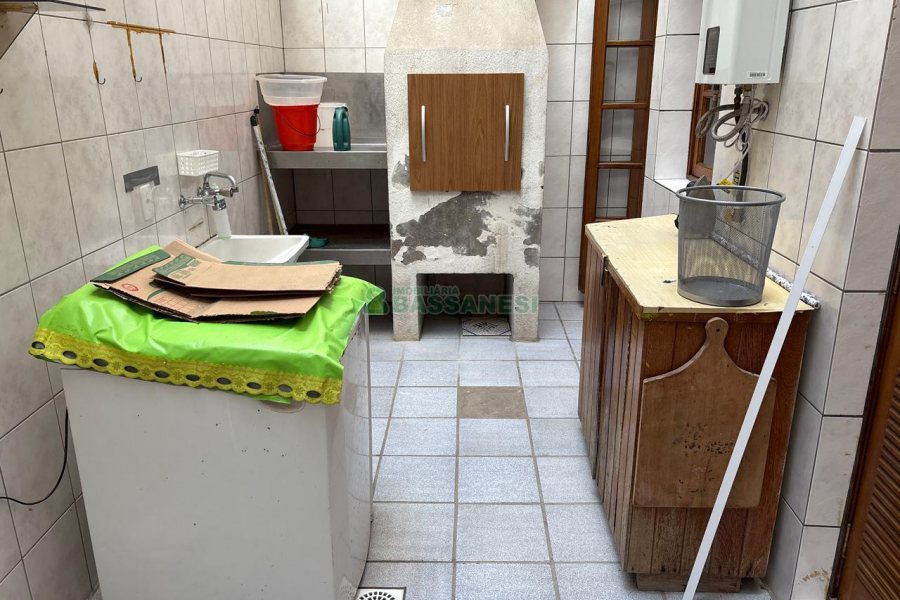 Apartamento com 110m², 3 dormitórios, 2 vagas, no bairro Pio X em Caxias do Sul para Alugar