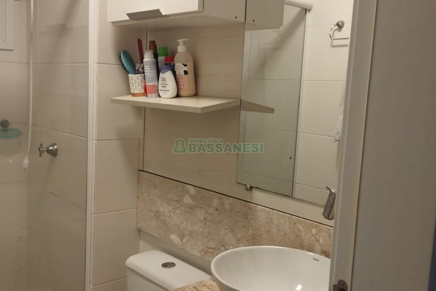 Apartamento com 54m², 2 dormitórios, 1 vaga, no bairro Santa Lúcia em Caxias do Sul para Comprar